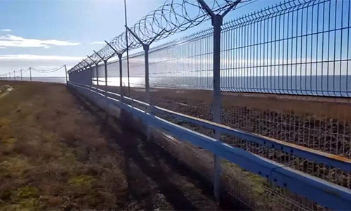 Rusia termina de tender la valla en la frontera de Crimea con Ucrania